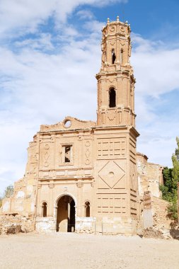 Aziz Augustine Kilisesi 'nin terk edilmiş Belchite kasabasındaki kalıntıları. İspanya iç savaşı sırasında yok edildi, Zaragoza, İspanya
