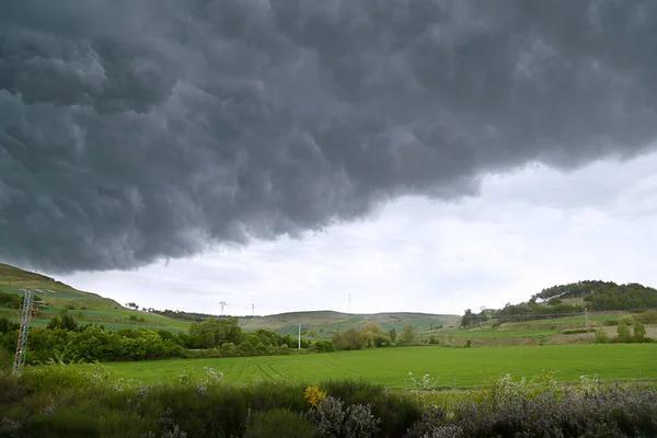 Dramatic Cloudy Sky Storm Green Landscape — 图库照片