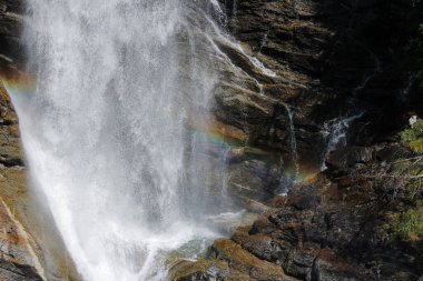 Şelalede gökkuşağı, Lilaz Şelalesi, İtalya 