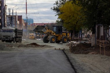 Orenburg, Rusya - 10.01.2021: Volodarsky Caddesi 'ndeki kaldırımın onarımı.