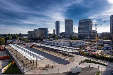 Mlynske nivy 2, otobüs durağı, yeni inşaat, Panorama City, Bratislava, Slovakya.