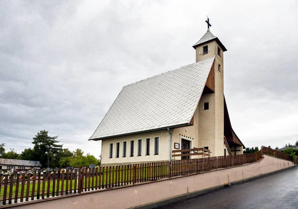 Slovakya Kunerad 'daki modern Katolik Kilisesi.