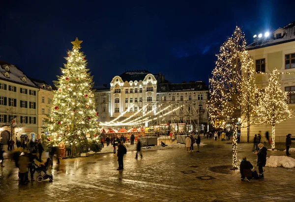 Árbol Navidad Bratislava Plaza Principal Eslovaquia — Foto de Stock