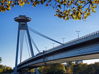 Bratislava 'daki SNP köprüsü, UFO restoranı, Tuna Nehri, Bystrica, Slovakya.