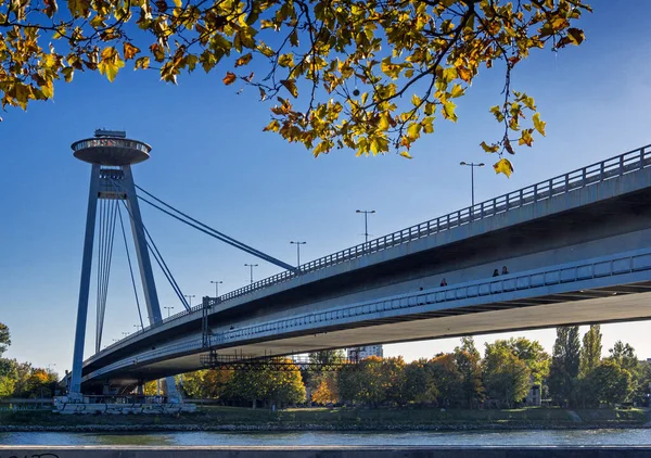 Puente Snp Bratislava Restaurante Ovni Río Danubio Bystrica Eslovaquia — Foto de Stock