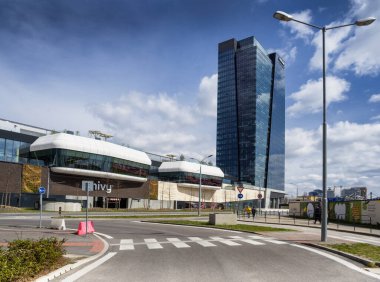 Bratislava 'daki Nivy otobüs durağı, ofis binası, Slovakya.