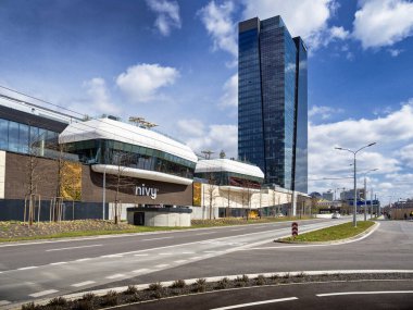 Bratislava 'daki Nivy otobüs durağı, ofis binası, Slovakya.