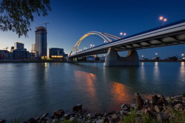 Apollo Köprüsü Tuna Nehri üzerinde, Bratislava, Slovakya.