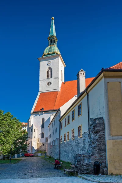 Caf Martineum Gotická Katedrála Martina Korunovační Kostel Bratislava Slovensko — Stock fotografie