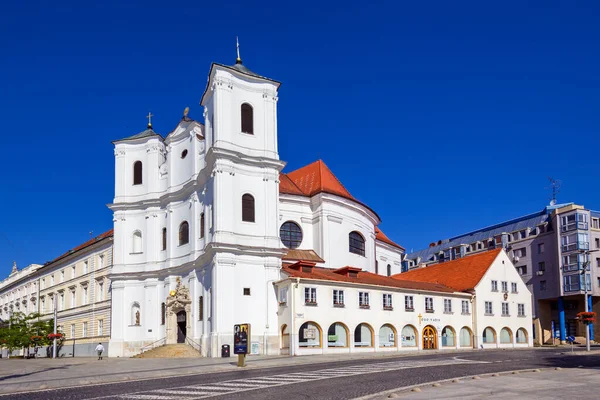 Католицька Церква Святої Трійці Братиславі Словаччина — стокове фото