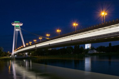 Tuna, Bratislava, Slovakya 'daki SNP Köprüsü.