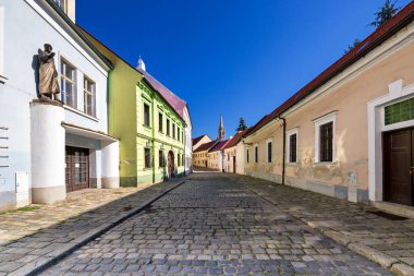 Kapitulska caddesi, Klarisky kilise kulesi, tarihi cadde, Bratislava, Slovakya.
