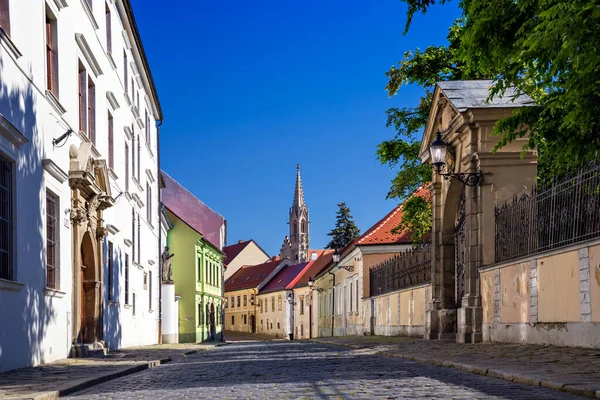 Kapitulska Caddesi Klarisky Kilise Kulesi Tarihi Cadde Bratislava Slovakya — Stok fotoğraf