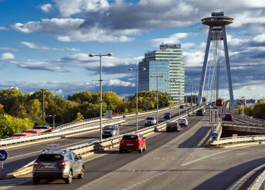 Bratislava 'daki SNP köprüsü, O2 karargahı, Eset, Wood bölüğü, Slovakya.