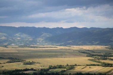 Dağ manzarası, güneşli gün Romanya manzarası