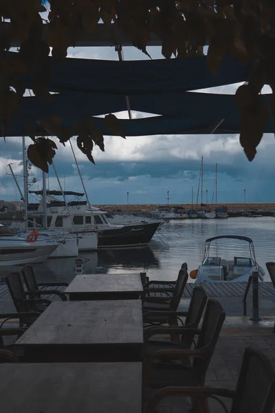 Porto Porto Para Navios Durante Uma Tempestade Barcos Refletindo Água — Fotografia de Stock