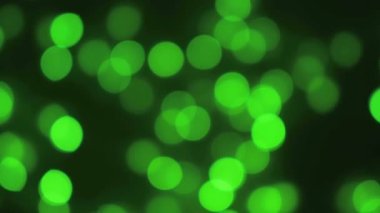 Bulanık yeşil Noel ışıkları. Odaklanamayan festival arkaplanı