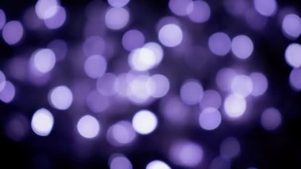 Sfere bokeh viola sfocati brillano nella notte. astratto sfocato Natale luci di sfondo — Video Stock