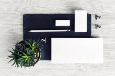 Boş kurumsal kimlik seti. Kırtasiye kalıbı. Marka modeli. Üst Manzara. Düz yatıyordu.