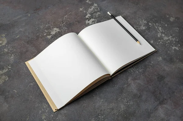 Livro Branco Lápis Sobre Fundo Concreto Modelo Design Responsivo — Fotografia de Stock