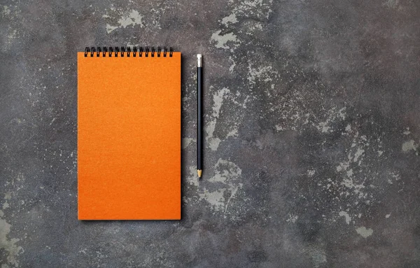 Photo Blank Orange Sketchbook Pencil Concrete Background Copy Space Text — Stock Photo, Image