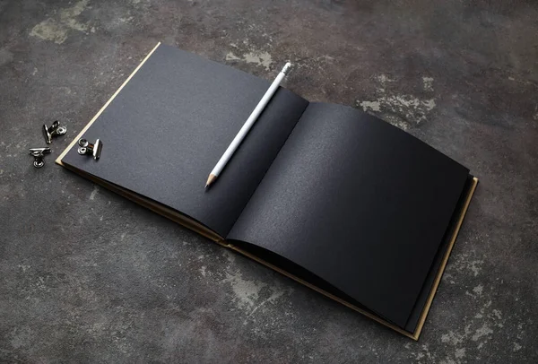 Üres Fekete Nyitott Könyv Ceruza Konkrét Háttérrel Sablon Grafikai Tervezők — Stock Fotó