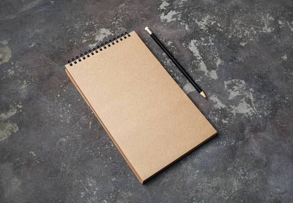 Cuaderno Kraft Blanco Lápiz Plantilla Marca Blanco Maqueta Para Presentaciones Fotos De Stock