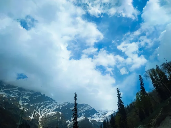 Beautiful Clouds Mountains Trees — Stock fotografie