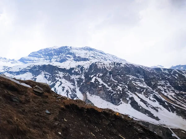 Snow Covered Mountains Summer Season — стоковое фото