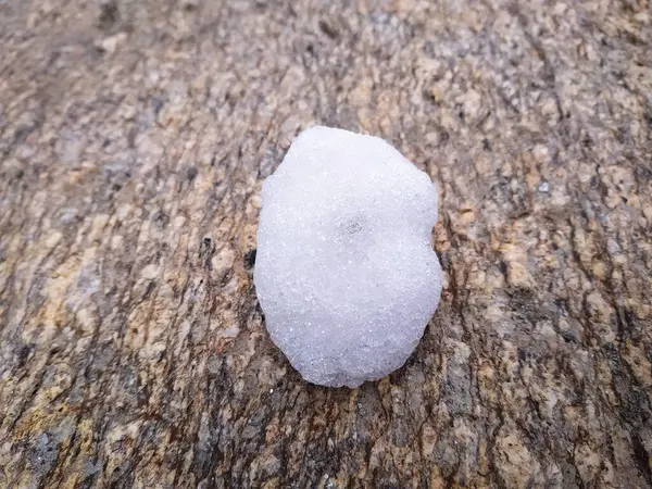 Neve Natural Colocada Sobre Fundo Pedra — Fotografia de Stock