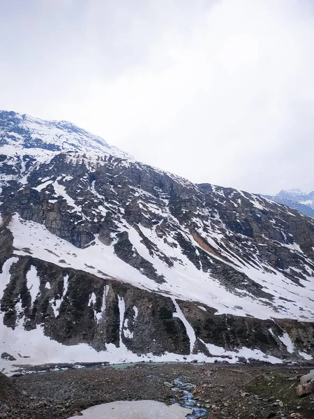 Kardan akan su nehri - tepeli dağlar