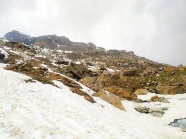 Seçici bir odak noktası Karda güzel dağlar
