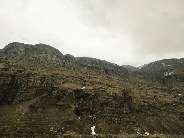 Dağlarda seçici bir odak noktası