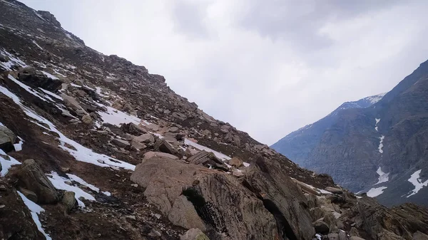Дивовижний Вид Пейзажу Гірським Хребтом Розпалі — стокове фото