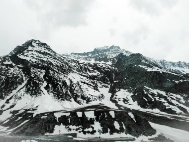 Hindistan 'da karla kaplı dağlar