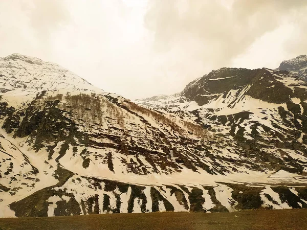 Cima Las Montañas Altas Cubierta Nieve India —  Fotos de Stock