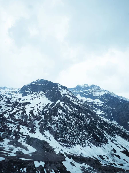 Montañas Nieve Con Cielo Dramático — Foto de Stock