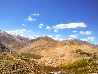 Himachal Pradesh, Hindistan 'daki güzel Himalayalar Dağı manzarası.