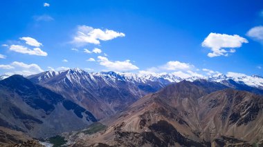 Spiti Vadisi, Hindistan 'ın Manali ve Spiti vadisi arasında küçük bir köyü olan güzel dağlar..
