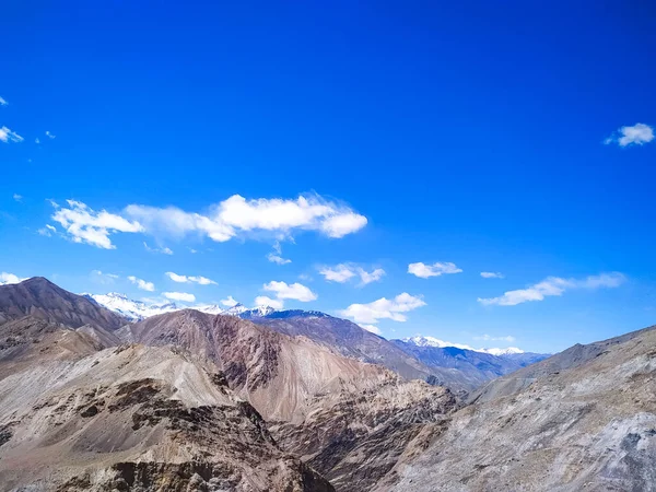 Paisagem Incrível Das Montanhas Com Céu Azul Nuvens Himachal Pradesh — Fotografia de Stock