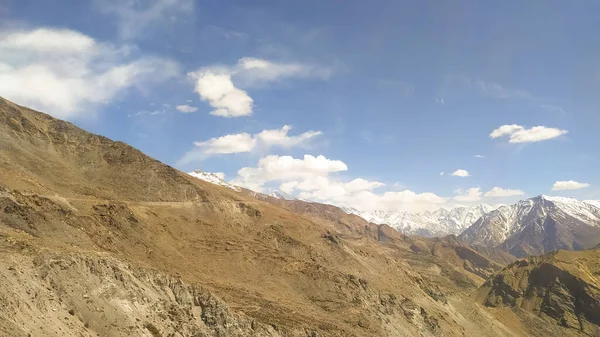 Hermoso Paisaje Con Altas Montañas Del Himalaya Cielo Azul Con —  Fotos de Stock