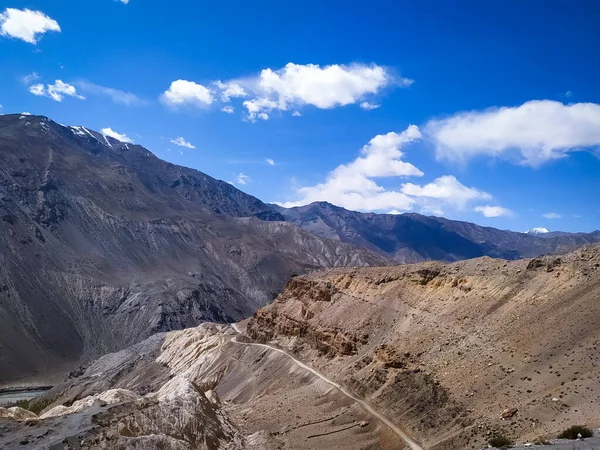 히말라야높은 과푸른 인도의 놀라운 풍경의 나라입니다 히말라야 — 스톡 사진