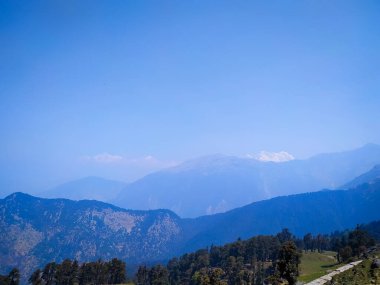 Sabahları güzel bir dağ manzarası.