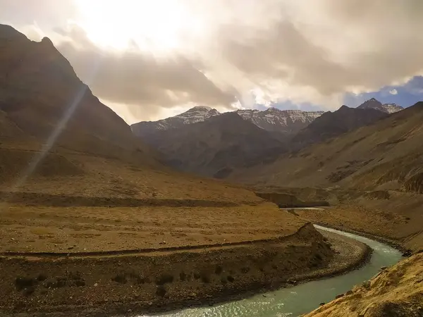 Uma Vista Rio Montanha Nos Himalaias — Fotografia de Stock