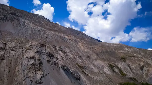 Dağlardaki bulutların muhteşem manzarası.