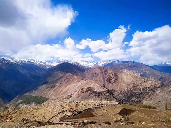 Prachtig Uitzicht Het Berglandschap Himalaya Met Blauwe Lucht Wolken — Stockfoto