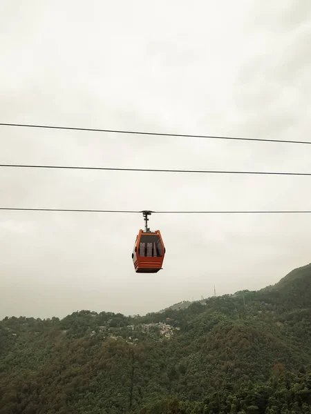 山上的缆车 — 图库照片