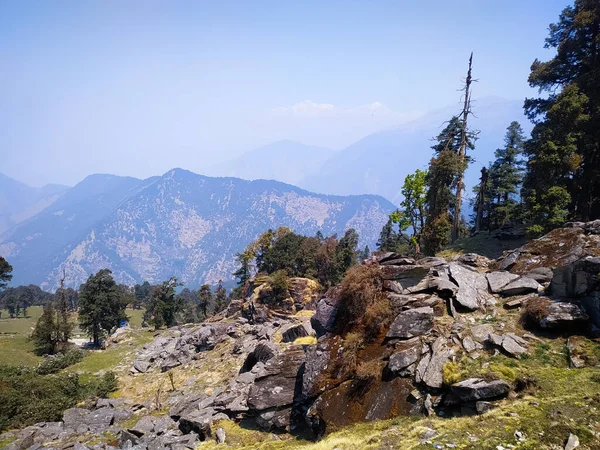 Een Prachtig Uitzicht Het Landschap Bergen Met Bomen — Stockfoto