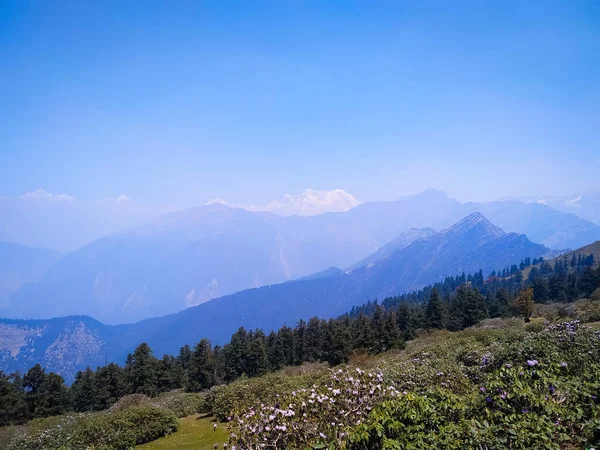 Een Prachtig Uitzicht Het Landschap Bergen Met Lucht — Stockfoto