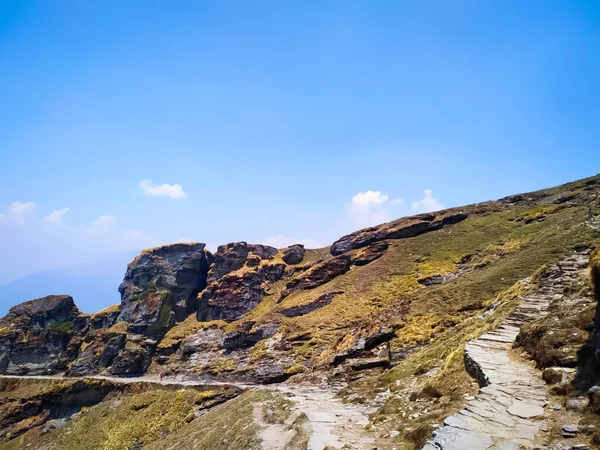 Ein Atemberaubender Blick Auf Den Berg Mit Blauem Himmel Und — Stockfoto